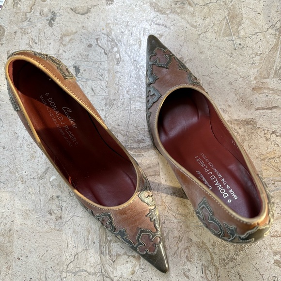Chaussures Donald J. Pliner - Taille 7.5 M - Talons Mi-hauteur Or/rouge - Occasion